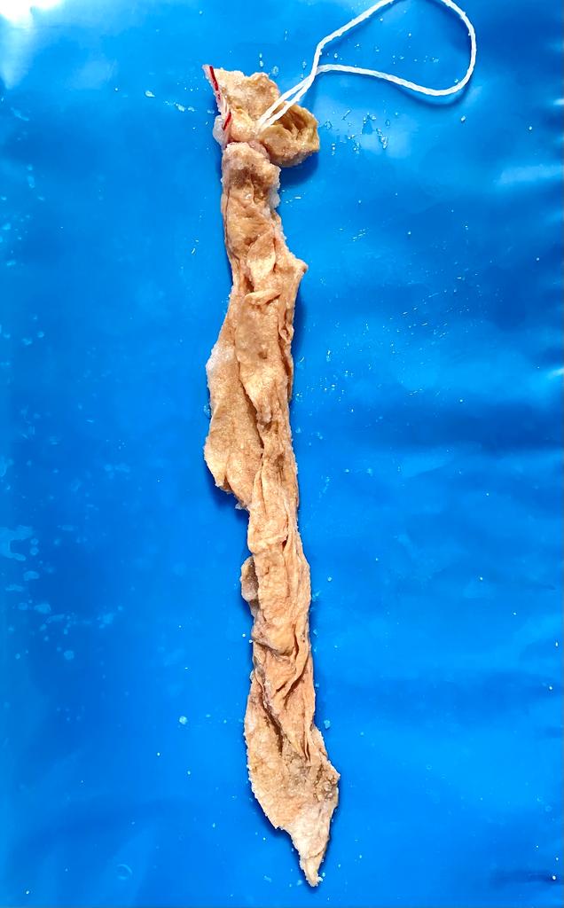 Schweinekrausen Kaliber 64/68 abgebunden mit Schlaufe